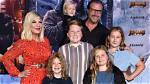 Tori Spelling & Brother Randy at Universal Studios: Photos – Hollywood Life