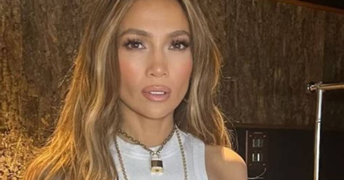 Try Jennifer Lopez’s Go-to Eyeliner for a Halloween Cat Eye Look