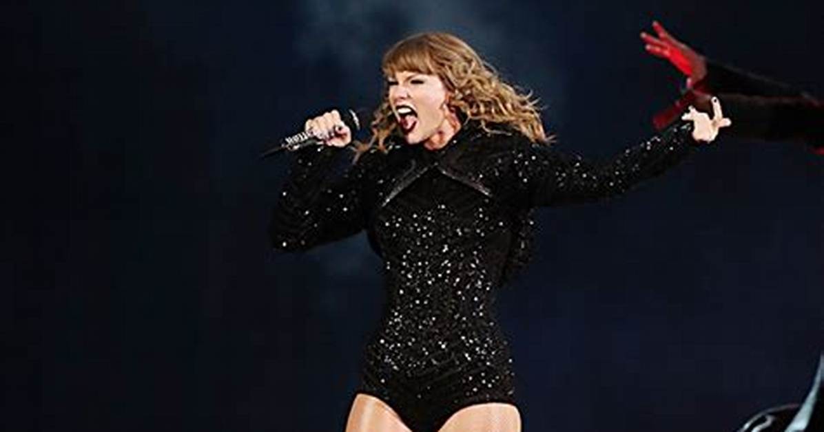 Unzips Bodysuit During Concert – Hollywood Life