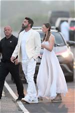 Violet Affleck Wears White with Ben & Jennifer Lopez on 4Th of July – Hollywood Life