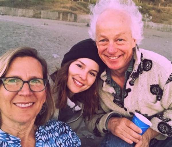 Who Are Bridgit Mendler Parents Harry and Leah Mendler?