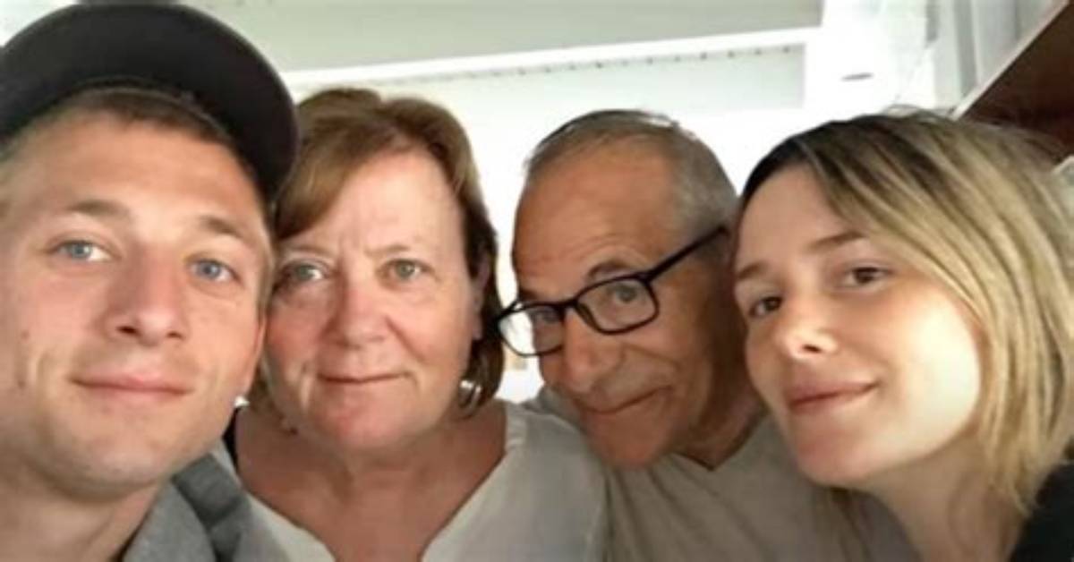 Who Are Jeremy Allen White Parents? Here's What We Know About the American Actor ·