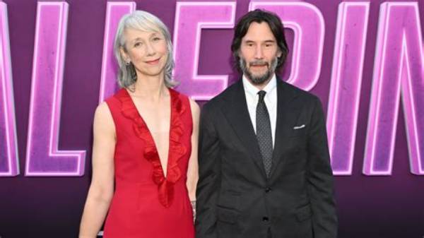 Who Is Alexandra Grant? 5 Things to Know About Keanu Reeves’ Gf – Hollywood Life