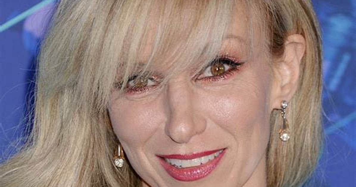 Who Is Debbie Gibson? — 5 Things About Singer on Nkotb Tour – Hollywood Life