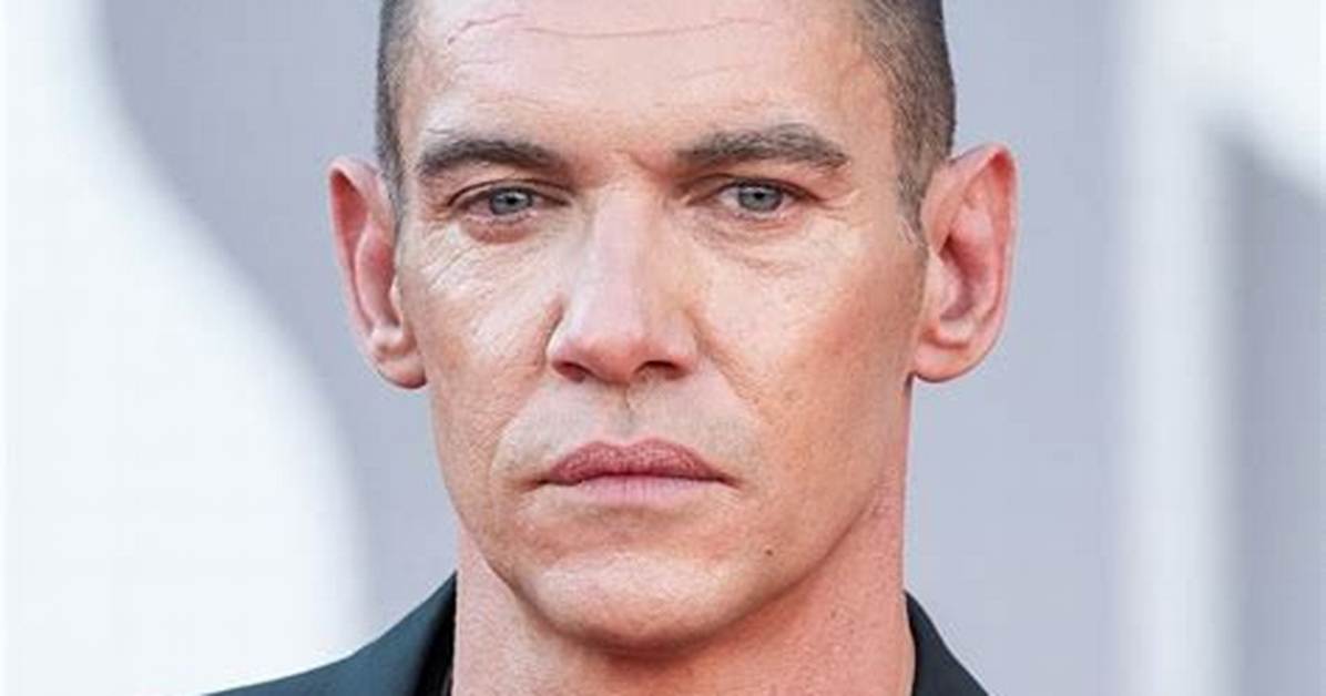Who Is Jonathan Rhys Meyers? 5 Things to Know About the Actor – Hollywood Life