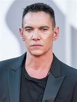 Who Is Jonathan Rhys Meyers? 5 Things to Know About the Actor – Hollywood Life