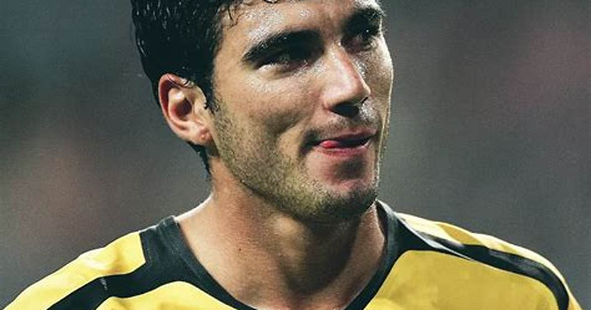 Who Is Jose Antonio Reyes? 5 Things About Soccer Player Who Died – Hollywood Life