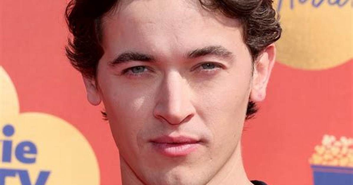 Who Is Tom Blyth? Get to Know ‘The Hunger Games’ Breakout Star – Hollywood Life