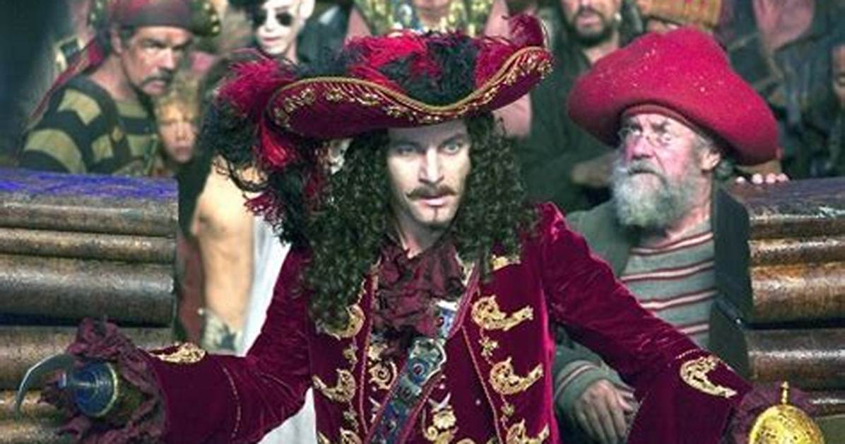 Who Plays Captain Hook? Meet Actors Jude Law, Dustin Hoffman, & More – Hollywood Life