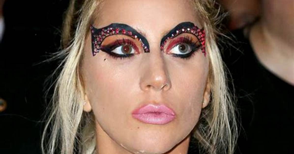 Wildest Beauty Looks of 2017 — See Pics