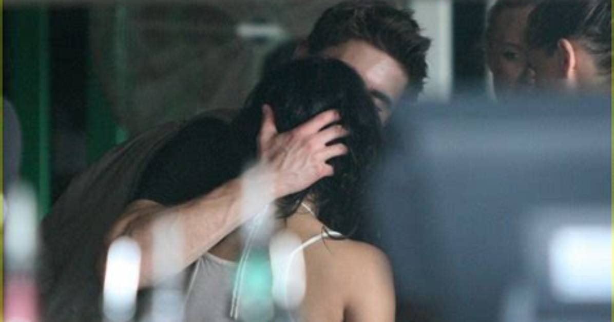 Zac Efron Hits the Beach in Sydney with Swimsuit-Sporting Gf Vanessa Valladares for Sunny Date Out